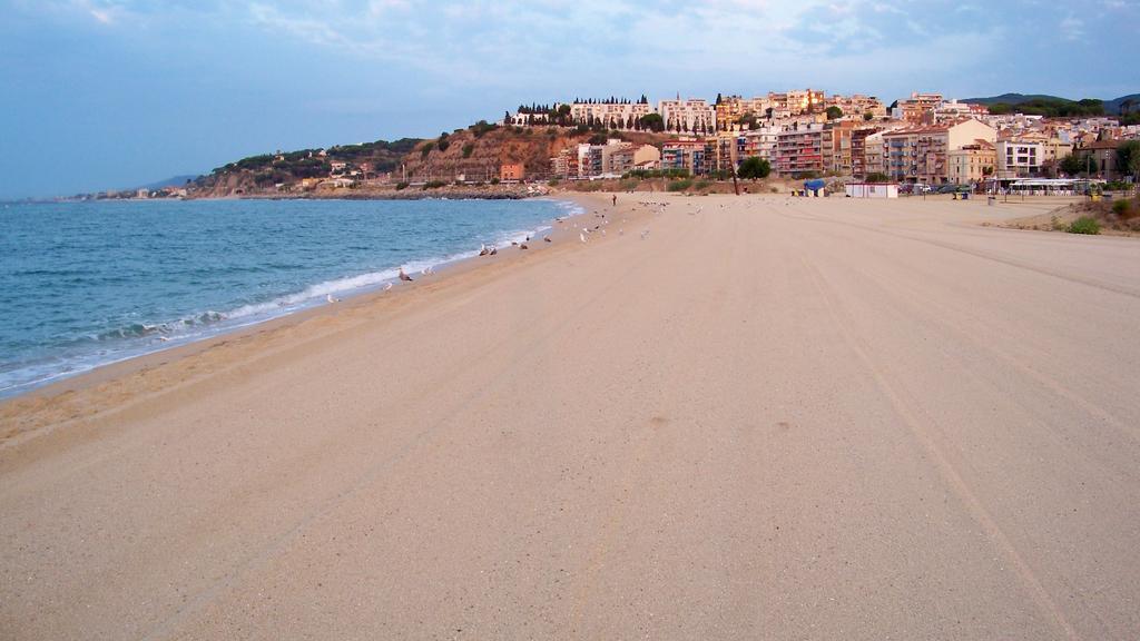 Hostal Portofino Arenys de Mar Bagian luar foto